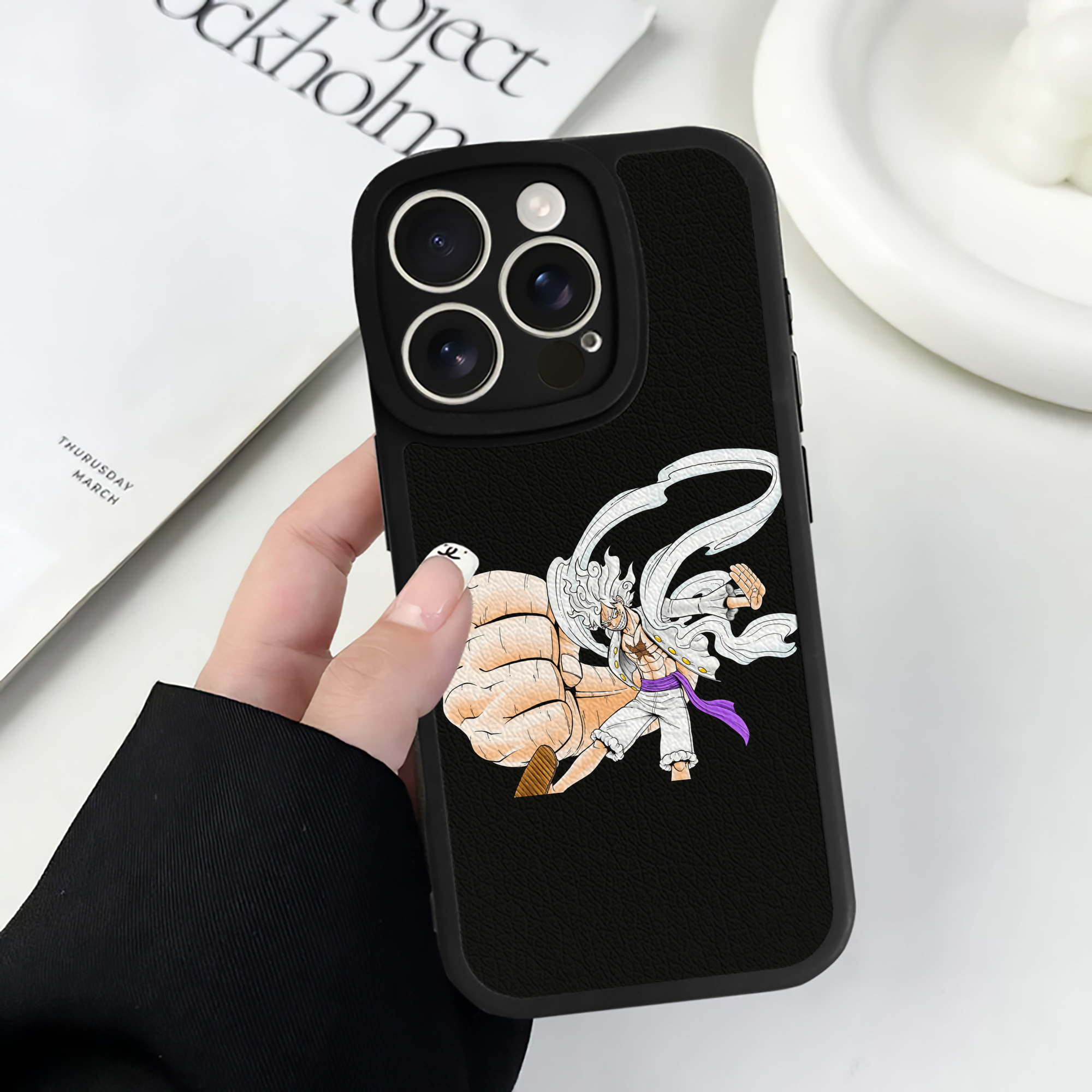 （画像用） ワンピース モンキー・D・ルフィ ONE PIECE Monkey D. Luffy 【iPhone 16シリーズ対応】シリコンスマホケース（レザー調） 材質：シリコン